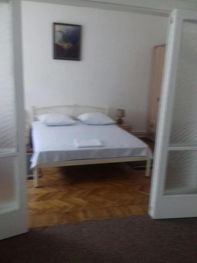 Gelena Гостьовий Двір Užhorod Esterno foto