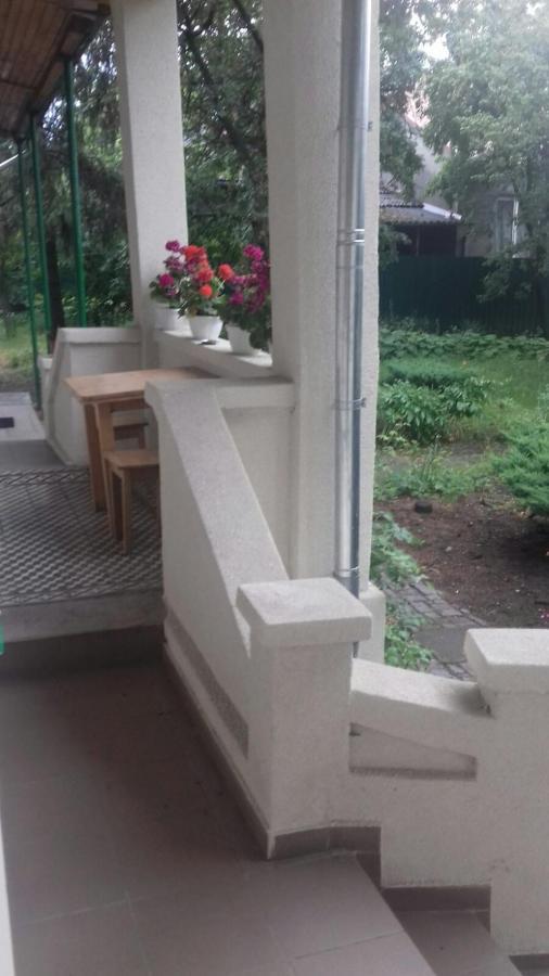 Gelena Гостьовий Двір Užhorod Esterno foto