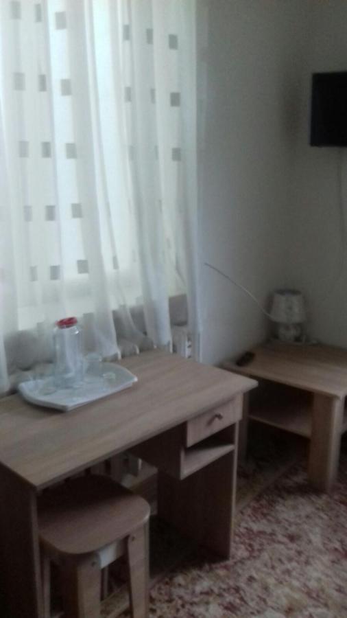 Gelena Гостьовий Двір Užhorod Esterno foto