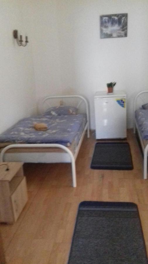 Gelena Гостьовий Двір Užhorod Esterno foto